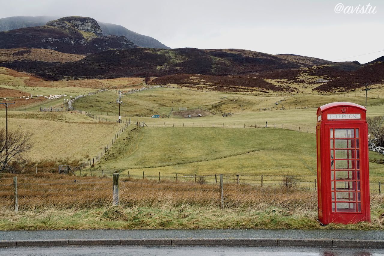 Una cabina telefónica en la Isla de Skye en las Highlands [(c)Foto: @avistu]