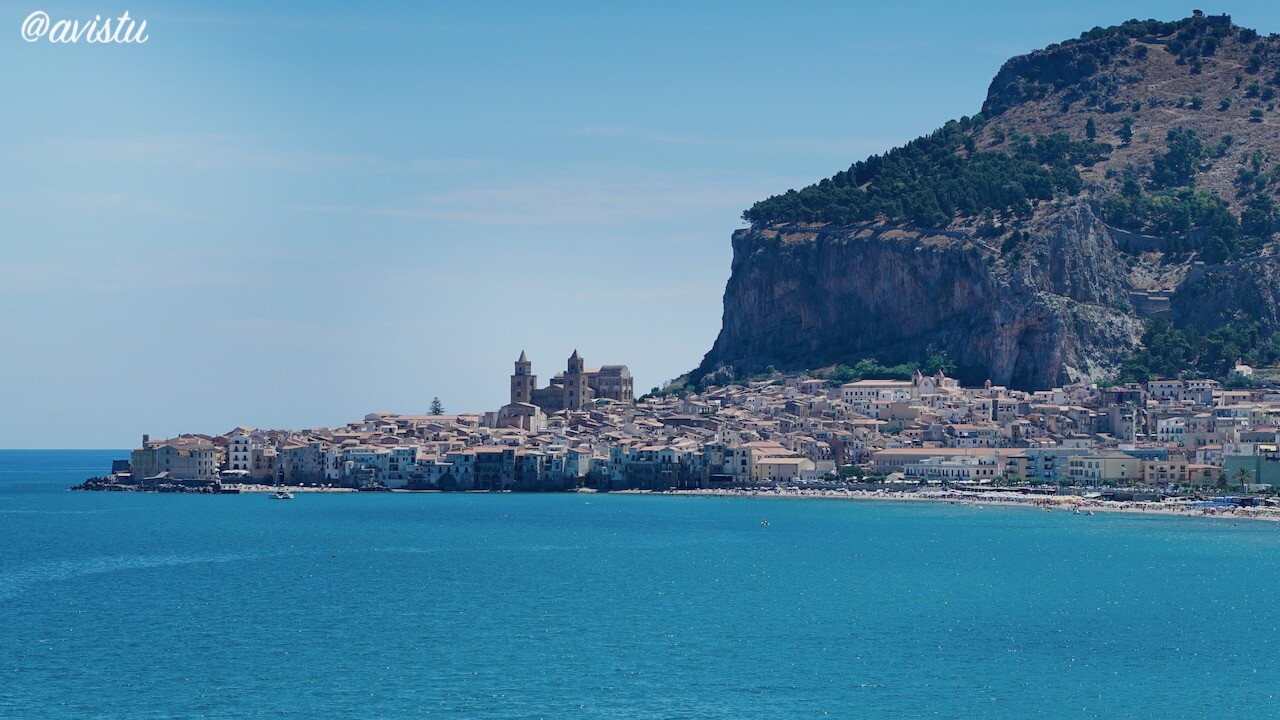 El pueblo costero de Cefalú en Sicilia [(c) Foto: @avistu]