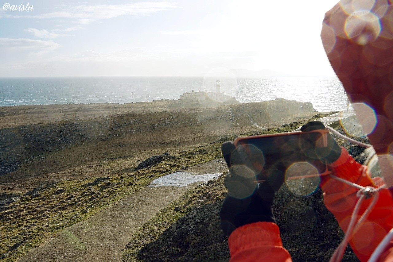 Cuando la lluvia es horizontal e intentas hacer la foto del Faro de Neist Point, Isla de Skye, Highlands, Escocia [(c)Foto: @avistu]
