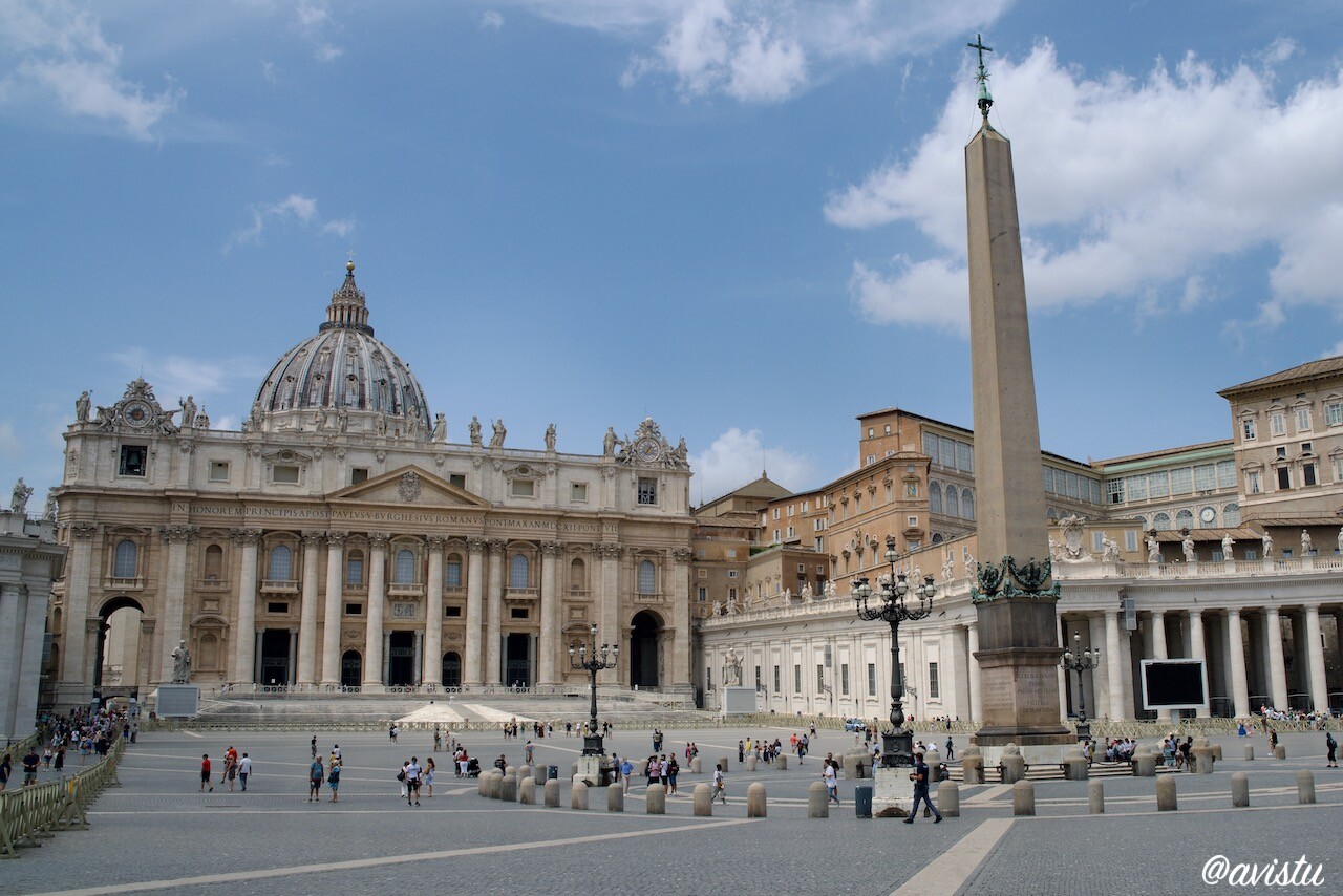 La Plaza y Basílica de San Pedro en el Vaticano [(c) Foto: @avistu]