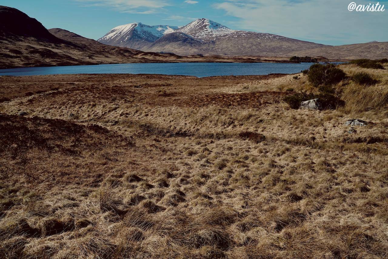 Lochan na h-Achlaise en las Highlands, Escocia [(c)Foto: @avistu]