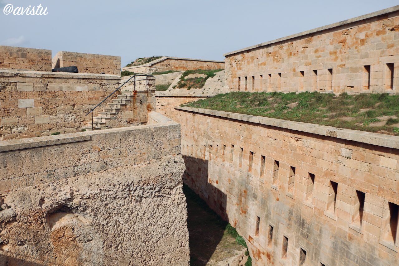 Parte del complejo defensivo de la Fortaleza de Isabel II en Menorca [(c) Foto: @avistu]