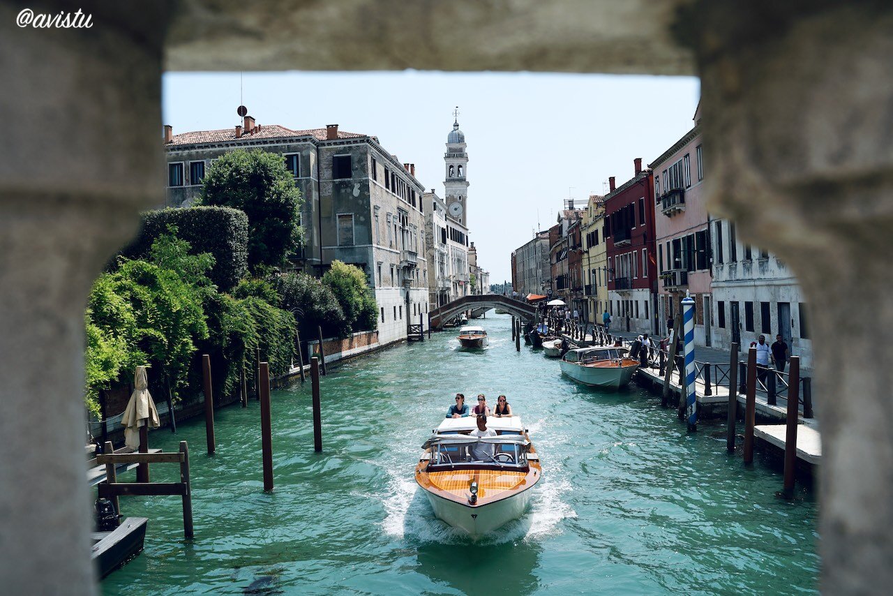 Paseando en barco por el Río de San Lorenzo en Venecia [(c)Foto: @avistu]