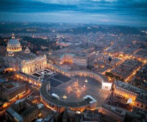 Vista aérea de Ciudad del Vaticano y Basílica de San Pedro [CC Foto: lafiguradelpadre Congreso/Wikimedia Commons]