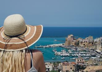 Vistas a Castellammare del Golfo desde la terraza de nuestro alojamiento [(c) Foto: @avistu]