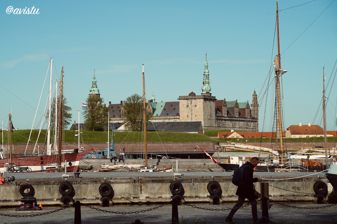 El Castillo de Kronborg desde el Puerto de Helsingor en Dinamarca [(c) Foto: @avistu]