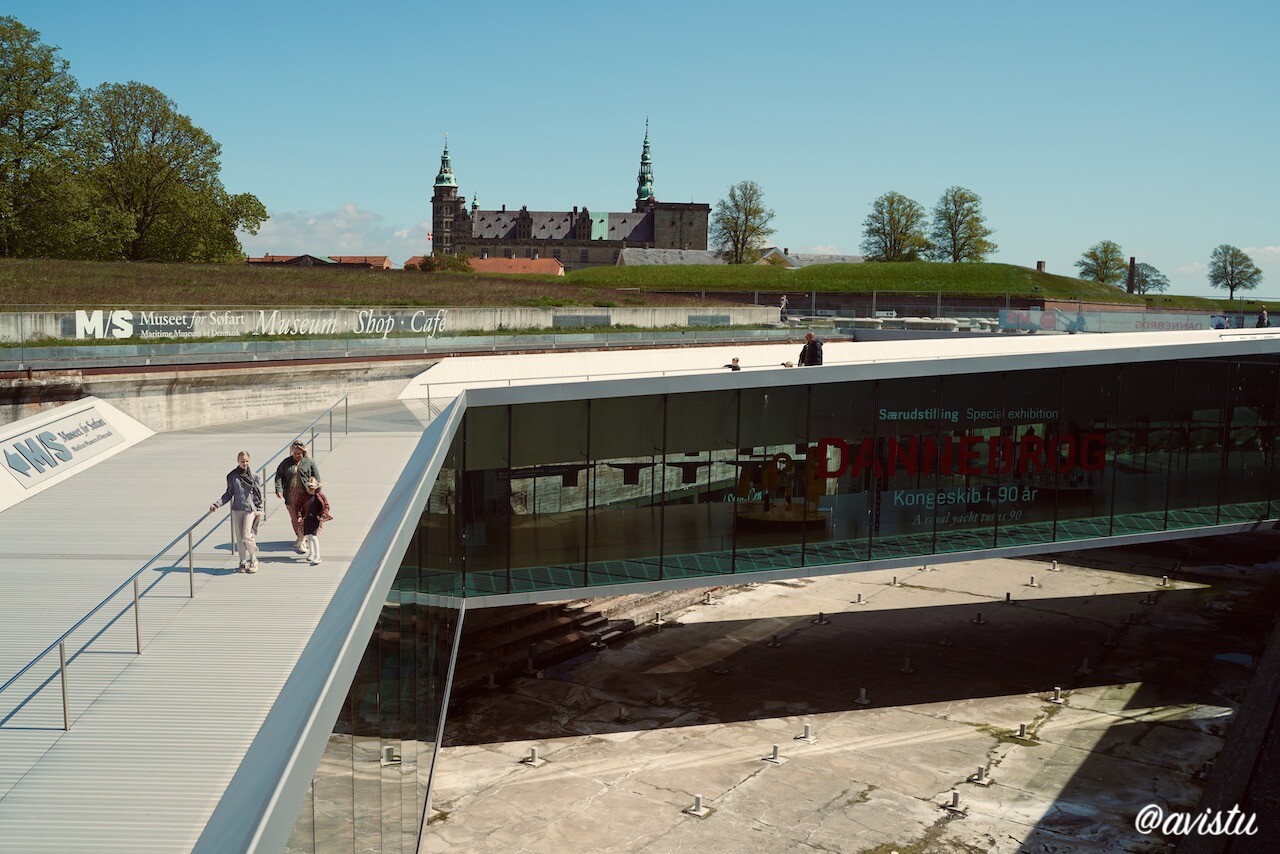 El Castillo de Kronborg desde el acceso al Museo Marítimo de Dinamarca en Helsingor [(c) Foto: @avistu]