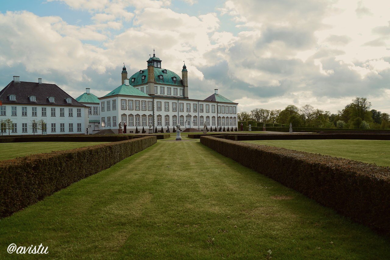 El Palacio de Fredensborg en Dinamarca desde sus jardines [(c) Foto: @avistu]