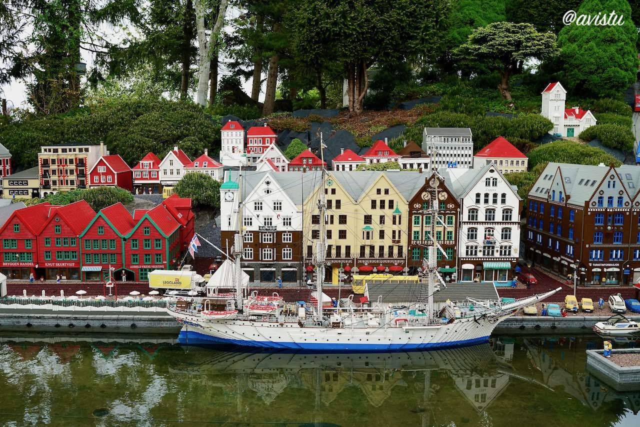 El Puerto de Bergen en Noruega pero en Legoland Billund en Dinamarca [(c) Foto: @avistu]