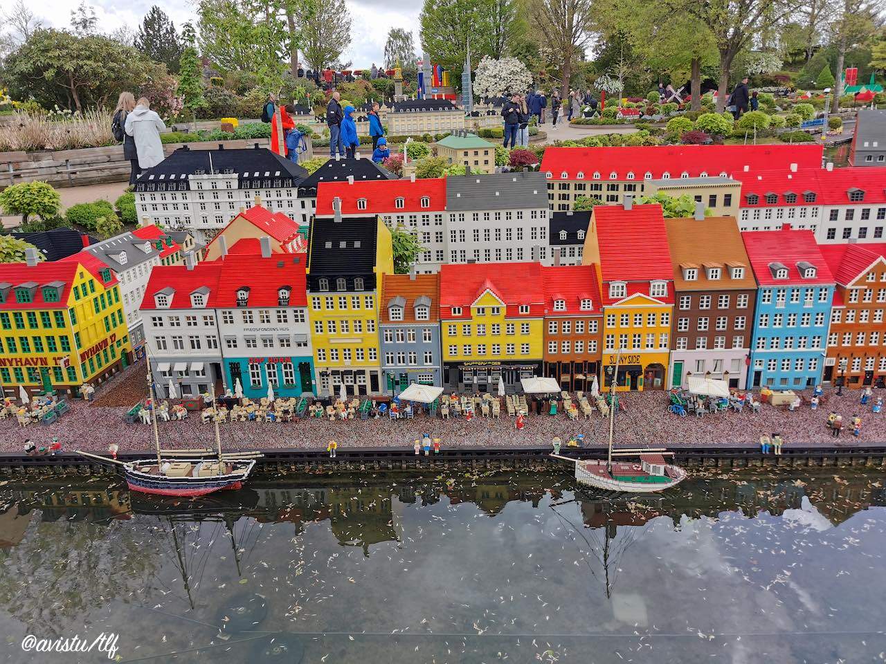 El Puerto de Nyhavn en Copenhague reproducido en Legoland Billund, Dinamarca [(c) Foto: @avistu]