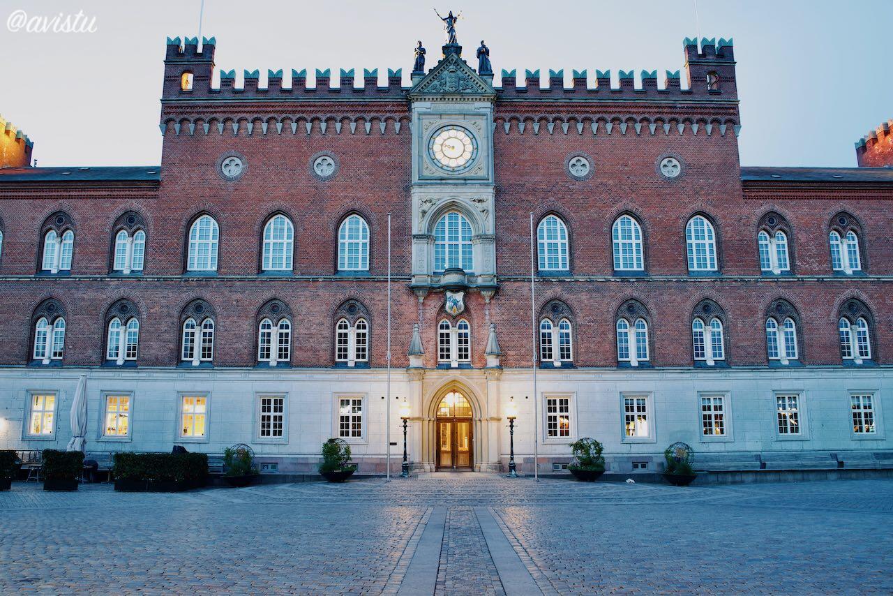 El edificio del Ayuntamiento de Odense [(c) Foto: @avistu]