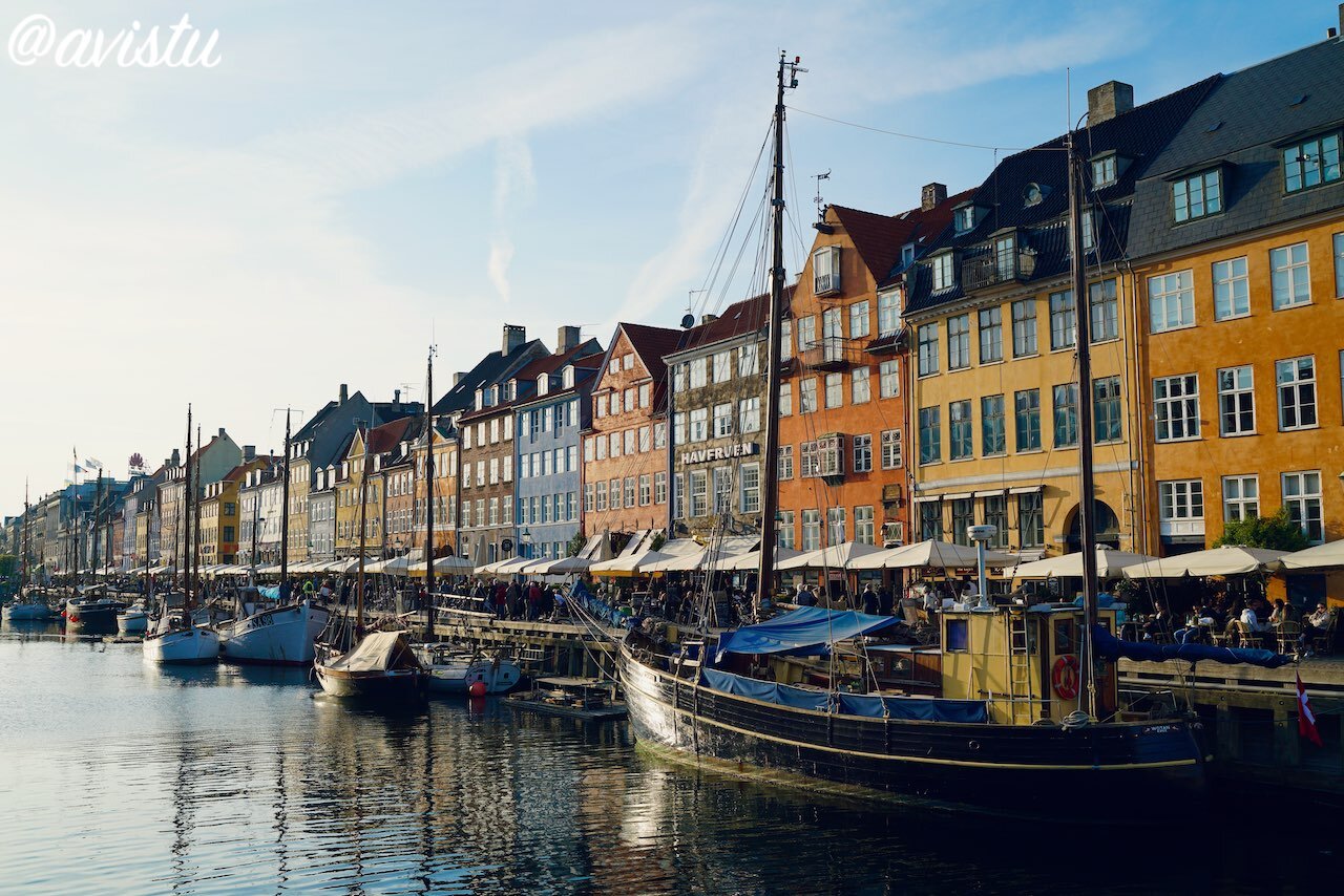 El puerto y canal de Nyhavn en Copenhague [(c) Foto: @avistu]