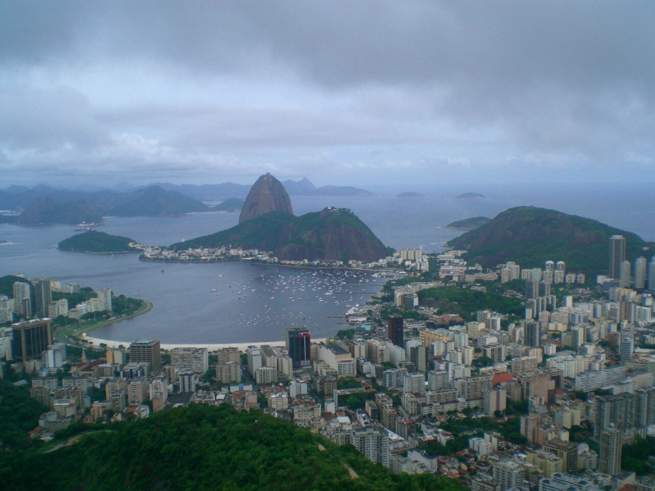 vistas de Río de Janeiro nublado desde el Corcovado
