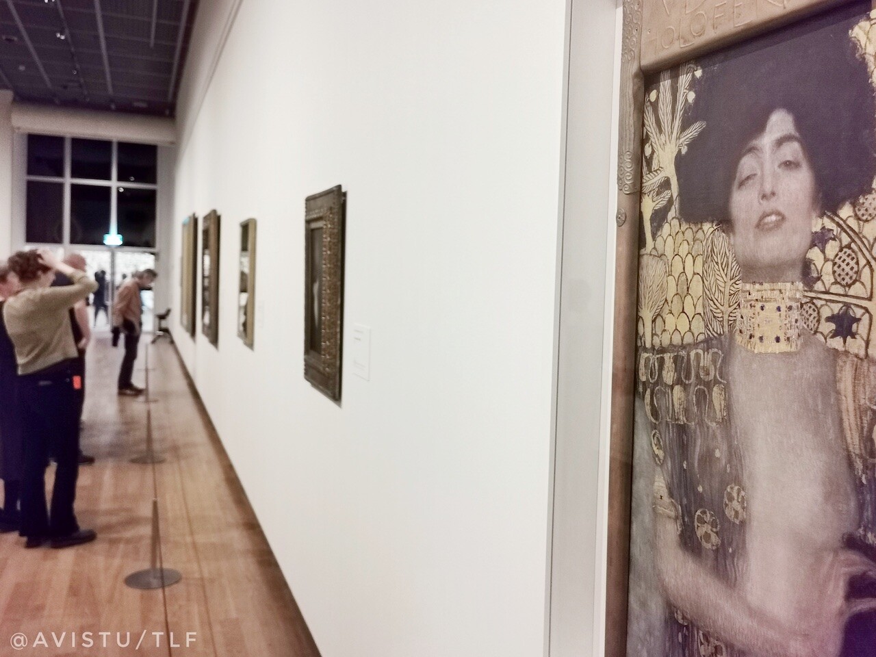 Vista parcial de la exposición sobre Klimt en el Museo Van Gogh [(c)Foto: @avistu]