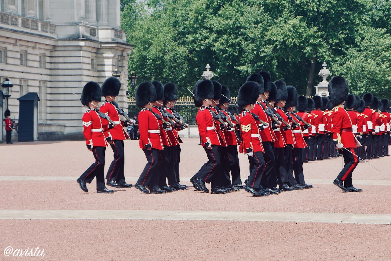 Ceremonia del Cambio de Guardia en el Palacio de Buckingham en Londres [(c) Foto: @avistu]