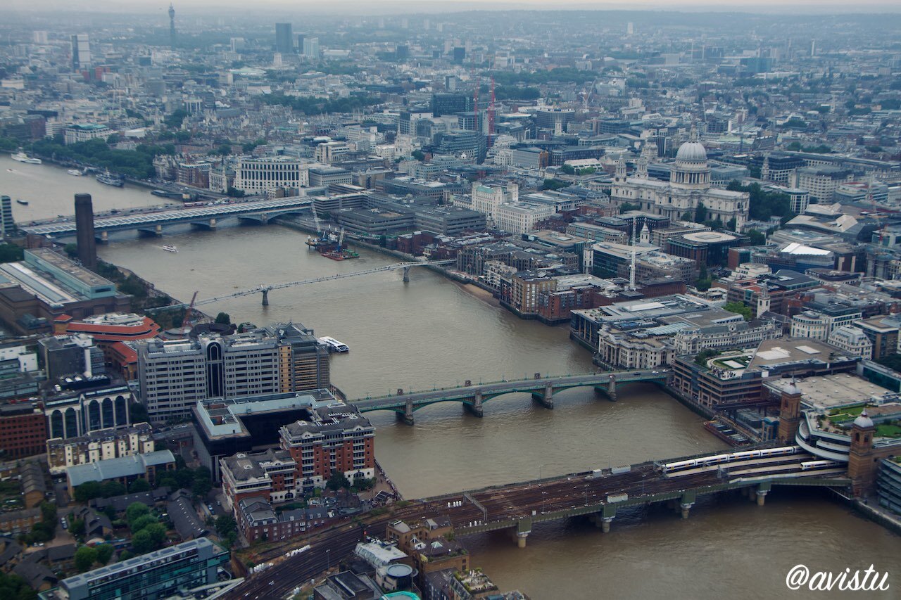 Cuatro de los puentes de Londres desde el rascacielos The Shard [(c) Foto: @avistu]