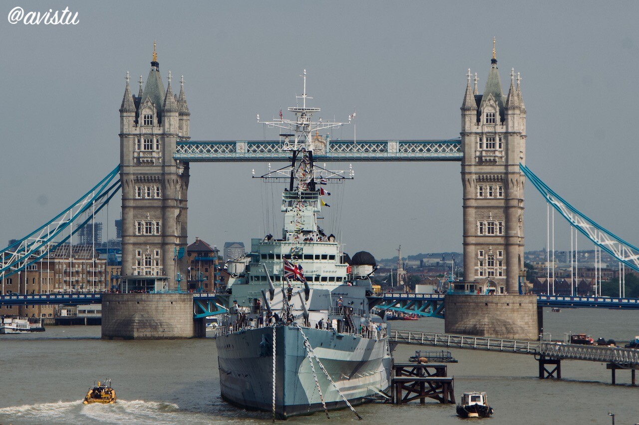 El HMS Belfast y el Puente de la Torre en Londres [(c) Foto: @avistu]