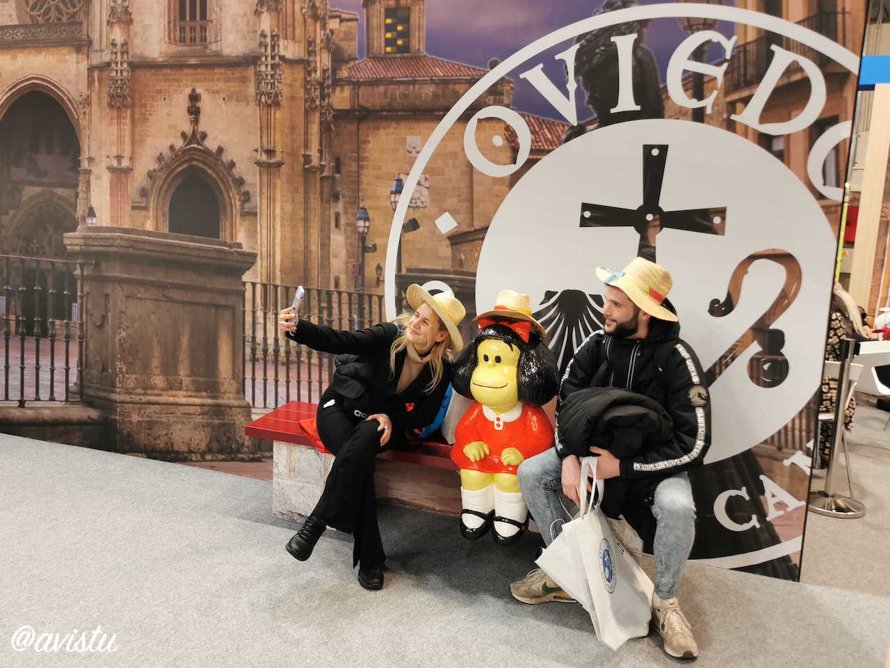 Un selfie con Mafalda en el stand de Oviedo en FITUR [c)Foto: @avistu]