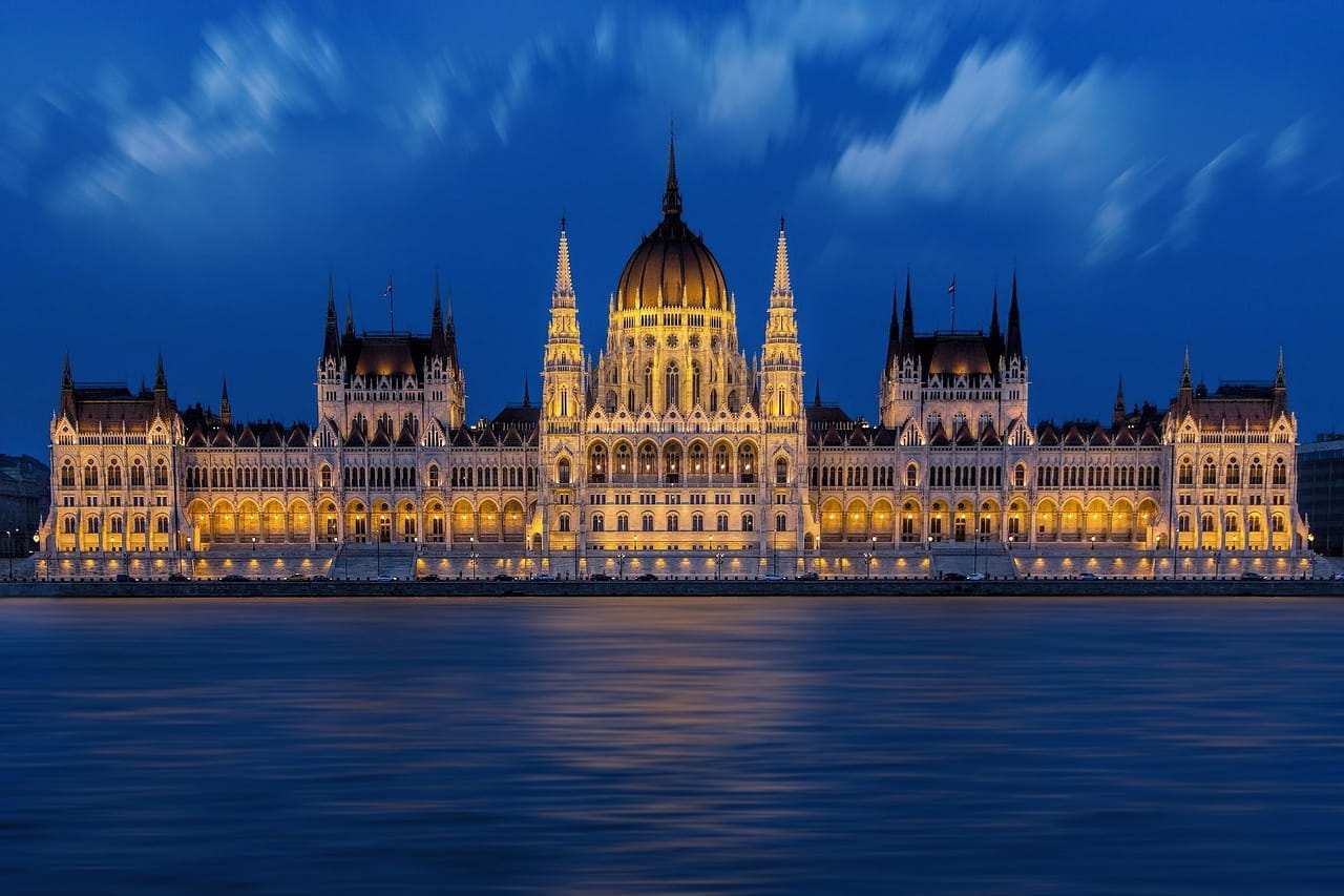 budapest parlamento iluminado