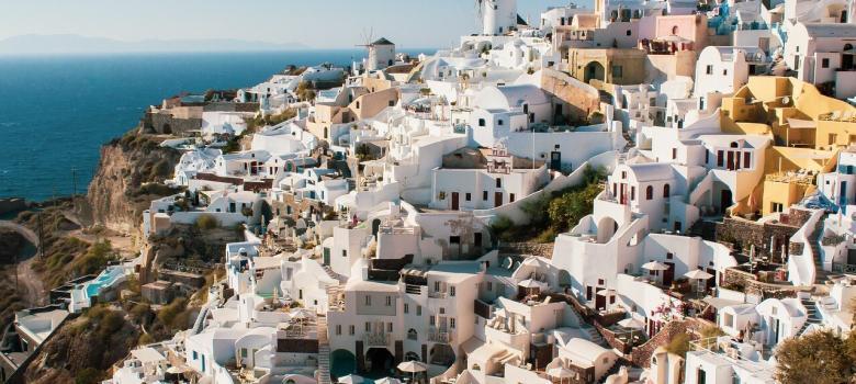 Santorini en Grecia, una de las escalas en un crucero por el Mediterráneo Oriental [Foto: Fabrizio Ponchia/Pixabay]