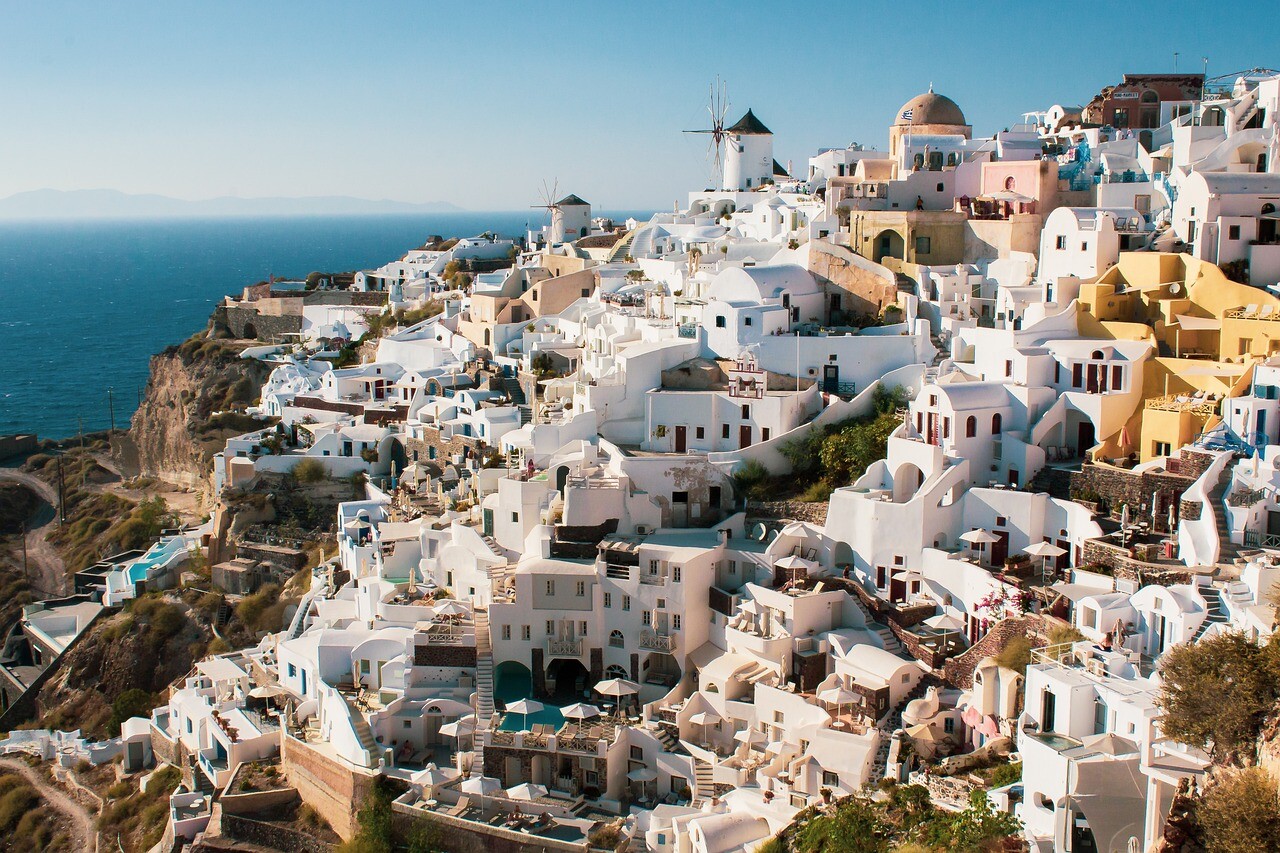 Santorini en Grecia, una de las escalas en un crucero por el Mediterráneo Oriental [Foto: Fabrizio Ponchia/Pixabay]