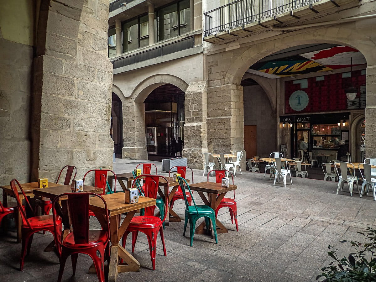 Una terraza en el centro histórico de Lleida