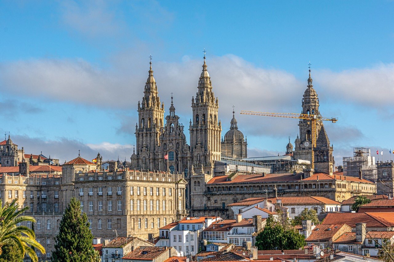 Ayuntamiento de Santiago, Catedral y Colegio de San Jerónimo [(C)Foto: Javier Alamo/Pixabay]