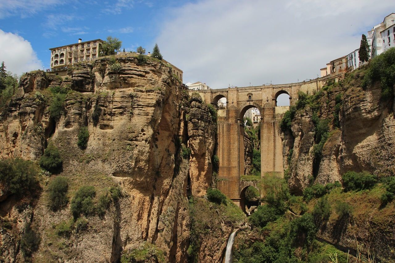 Ronda y su Puente Nuevo en Málaga [(c)Foto: garnoteldelphine/Pixaba]