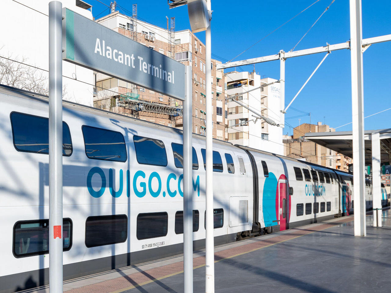 Uno de los trenes de OUIGO en la estación Alicante Terminal [Foto: OUIGO]