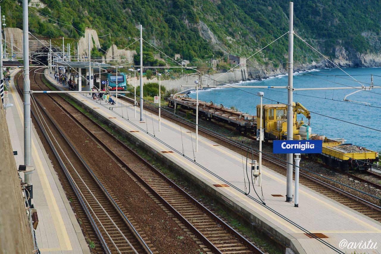 Andén de la Estación de Corniglia, Cinque Terre [(c)Foto: @avistu}