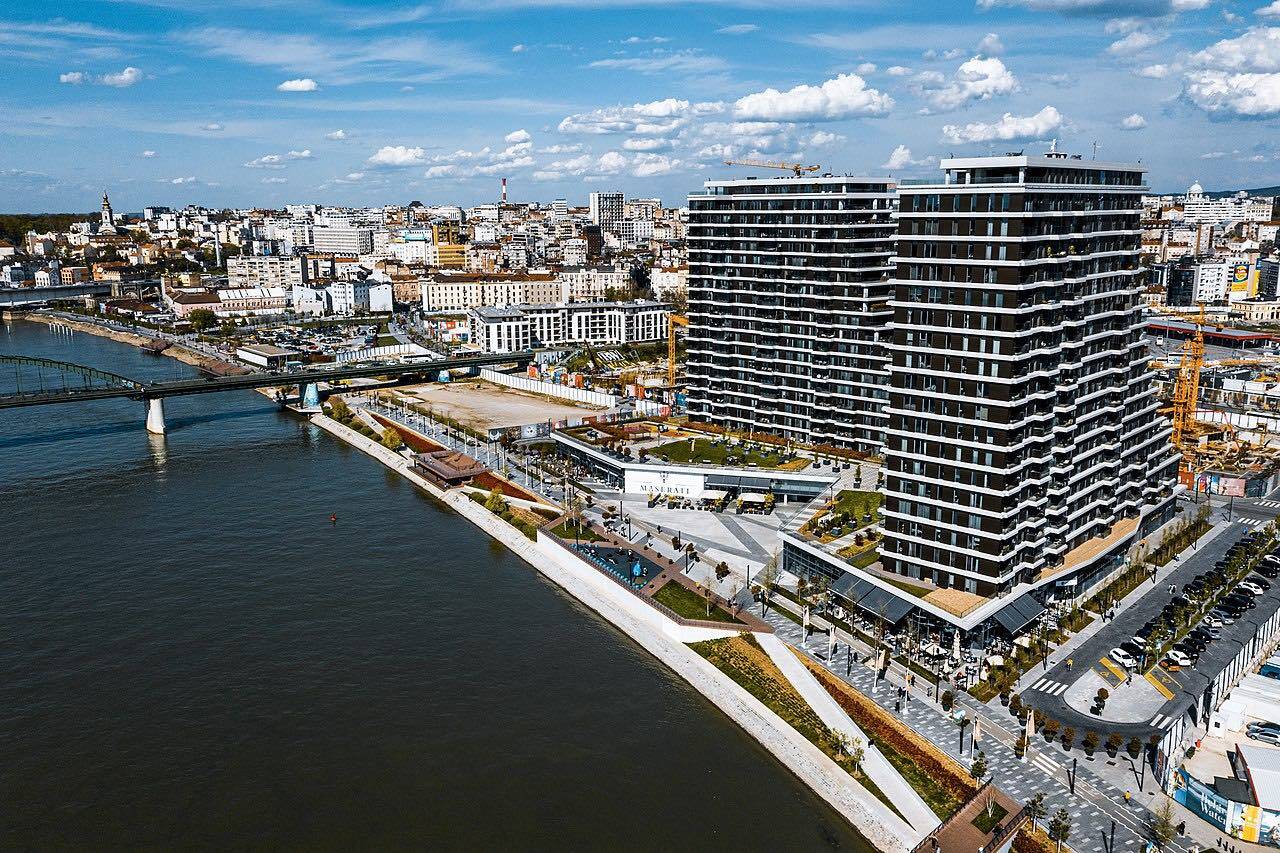 Panorama de la parte nueva de Belgrado y su paseo fluvial [CC Foto: Sava52Bogdanovic/Wikimedia Commons]