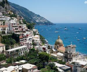 Vista de Positano y el Mar Tirreno, Costa Amalfitana, Italia [(c)Foto: @avistu]