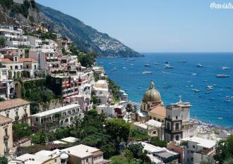 Vista de Positano y el Mar Tirreno, Costa Amalfitana, Italia [(c)Foto: @avistu]