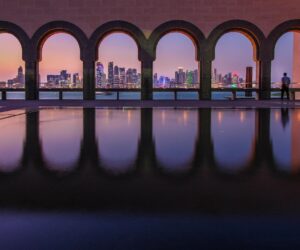Los rascacielos de Doha desde el Museo de Arte Islámico en Catar [Foto: Florian Wehde/Unsplash]