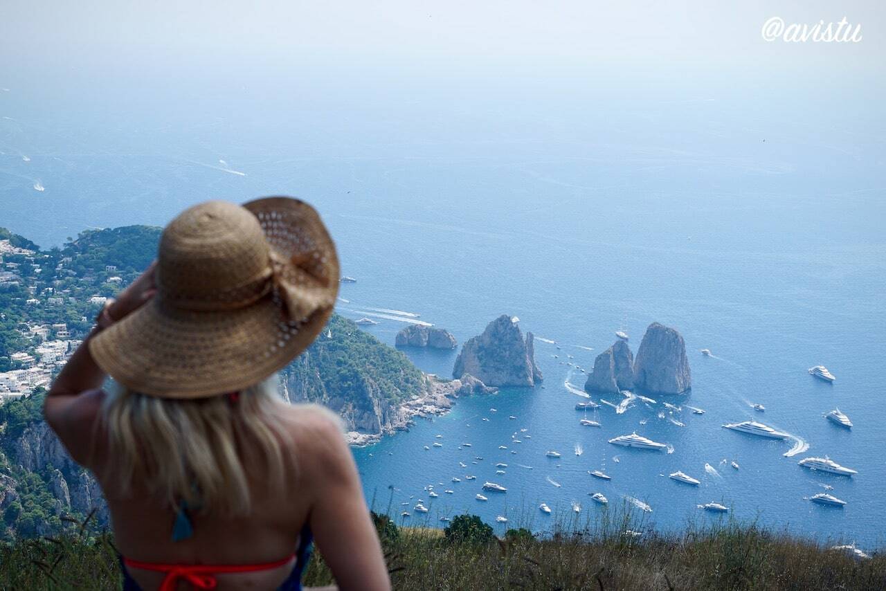 Contemplando los Farallones desde el Monte Solaro, Isla de Capri [(c)Foto: avistu]