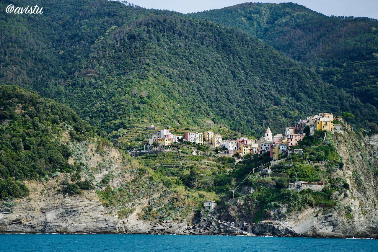 Corniglia desde el mar, Cinque Terre, Italia [(c)Foto: @avistu]