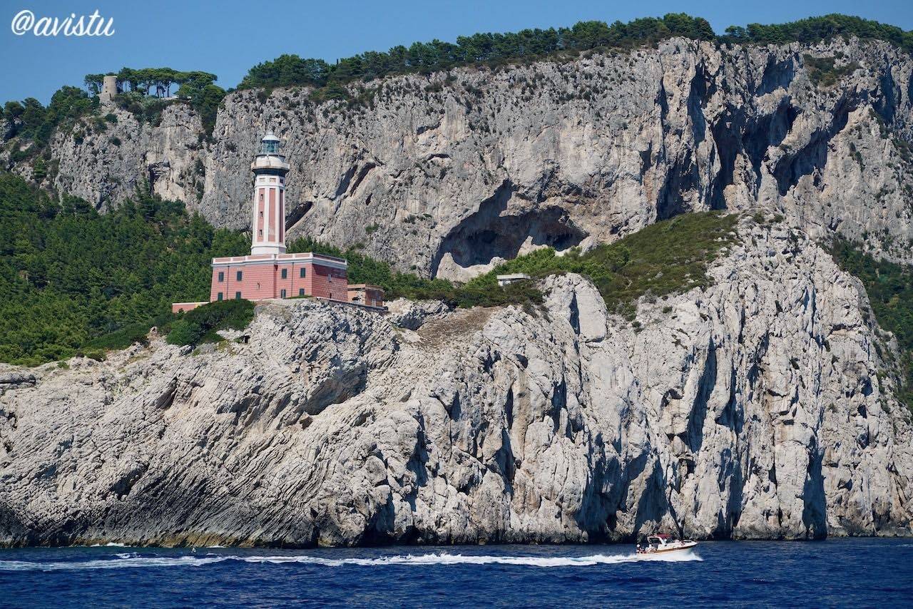 Faro de Punta Carena, Isla de Capri [(c)Foto: avistu]
