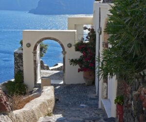 Una puerta en la isla de Santorini