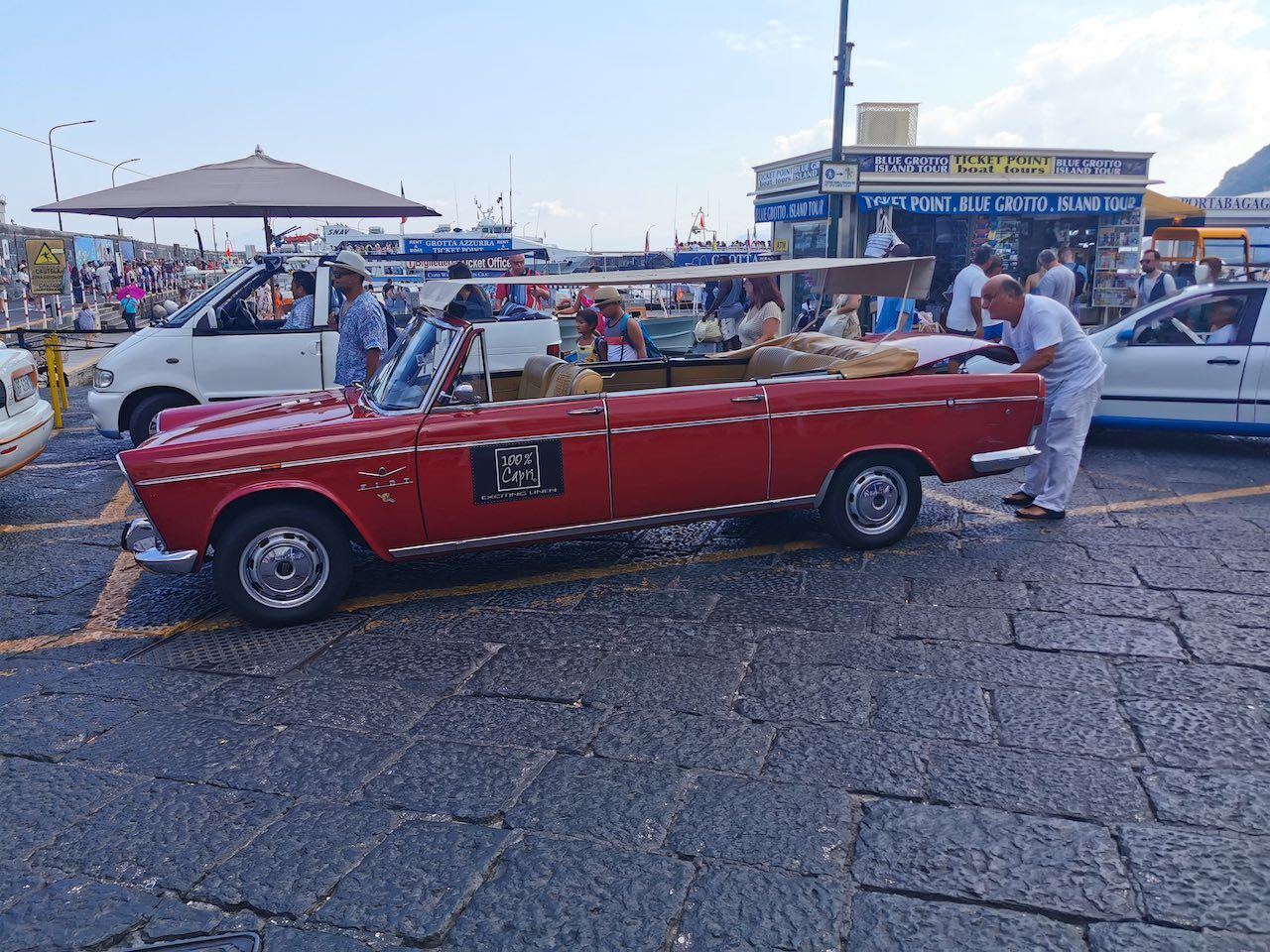 Uno de los taxis más bonitos de Capri, Isla de Capri [(c)Foto: @avistu]