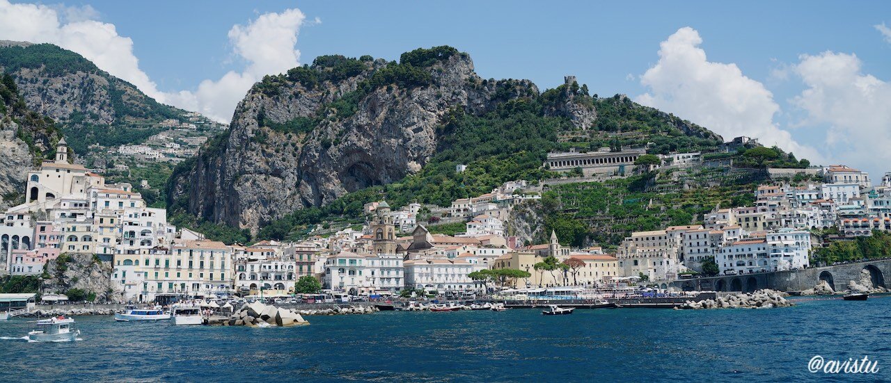 Panorámica de Amalfi desde el mar [(c)Foto: @avistu]