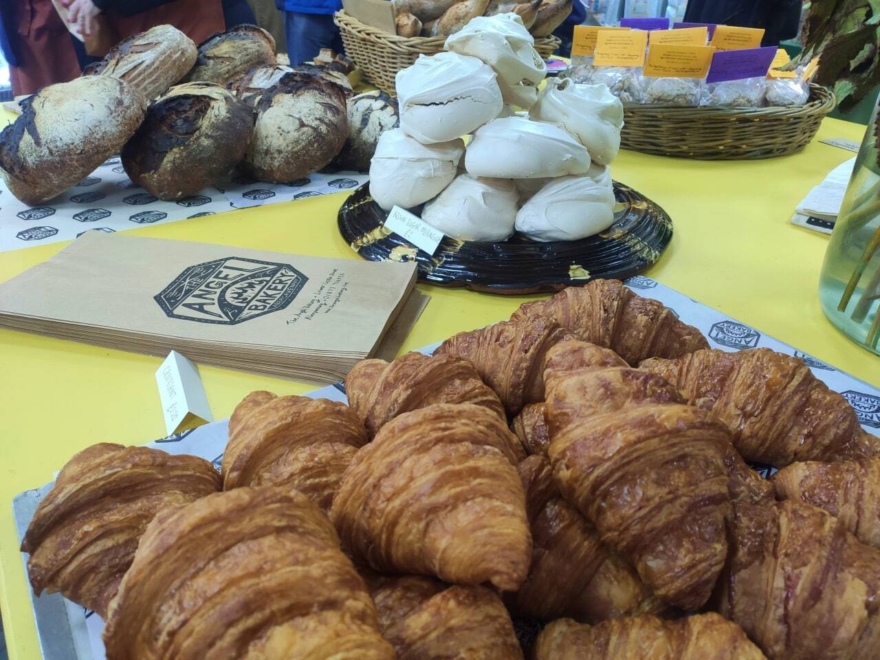 croissants y pan en Abergavenny