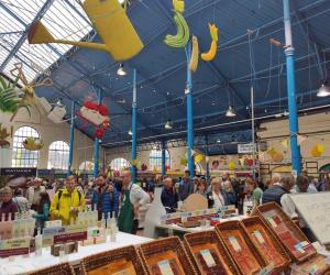 Market Hall concurrido en Abergavenny