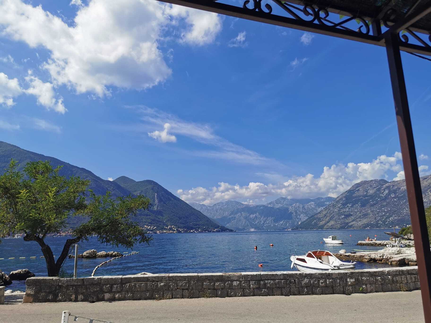 Alojamiento Tomcuk, Bahía de Kotor. Montenegro [(c) Foto @avistu]
