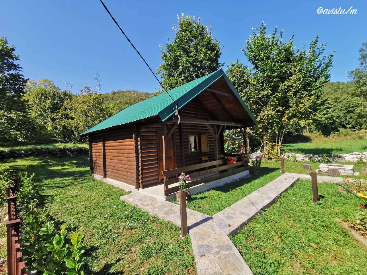 Esta cabaña, Cabin House Dubovik, fue nuestro alojamiento cerca de Cetinje [(c)Foto: @avistu]