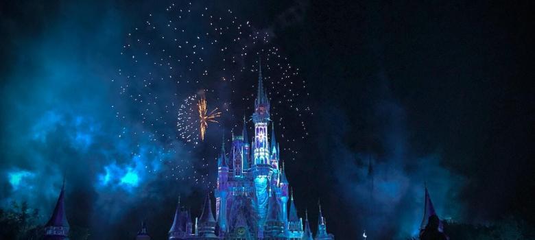 Fuegos artificiales en el castillo de Cenicienta, Reino Magico, Walt Disney World Resort, Orlando, Florida [Foto: Jayme Mccolgan/Unsplash]