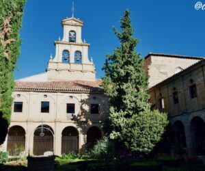 Patio del claustro del Monasterio de San Salvador de Cañas, La Rioja [(c)Foto @avistu]