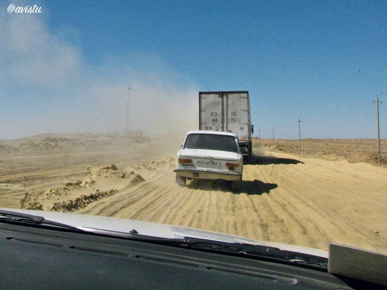 Carretera en obras en Uzbekistán [(c)Foto:  @avistu]