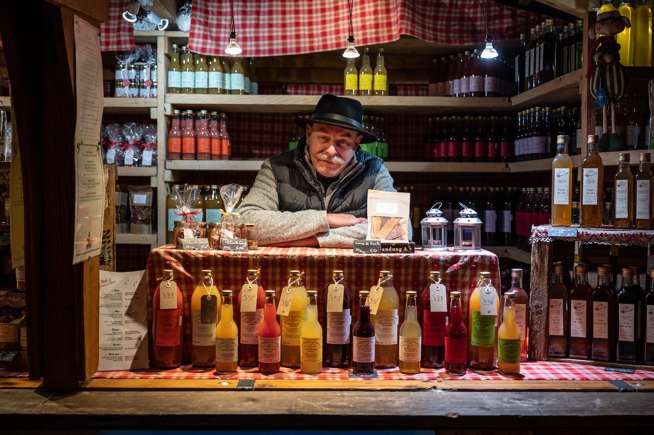 Puesto de Navidad de un pequeño productor (IPPA), Estrasburgo, Francia [Foto ©AHefti, Ayuntamiento de Estrasburgo]
