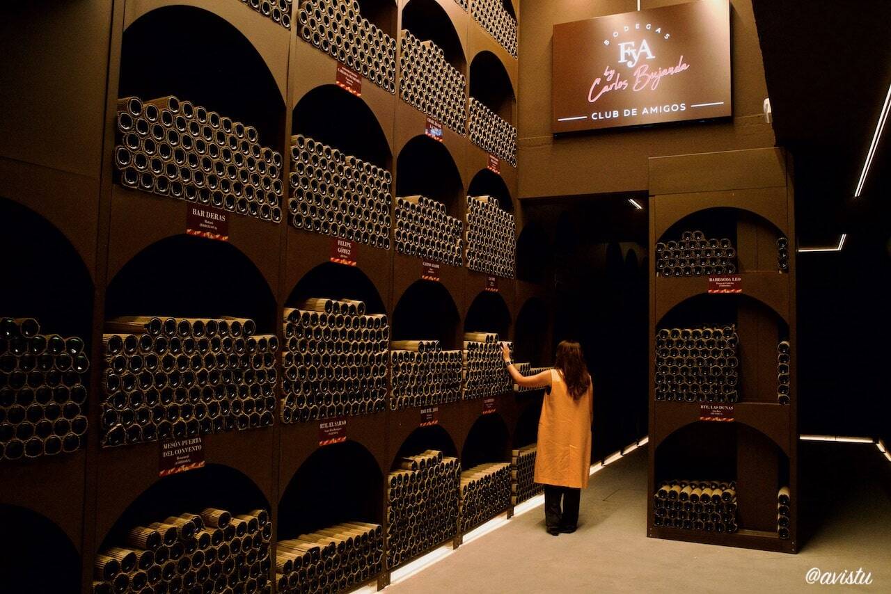 Sala de conservación de vinos "Club de Amigos" de las Bodegas FyA, Navarrete, La Rioja [(c)Foto: @avistu]