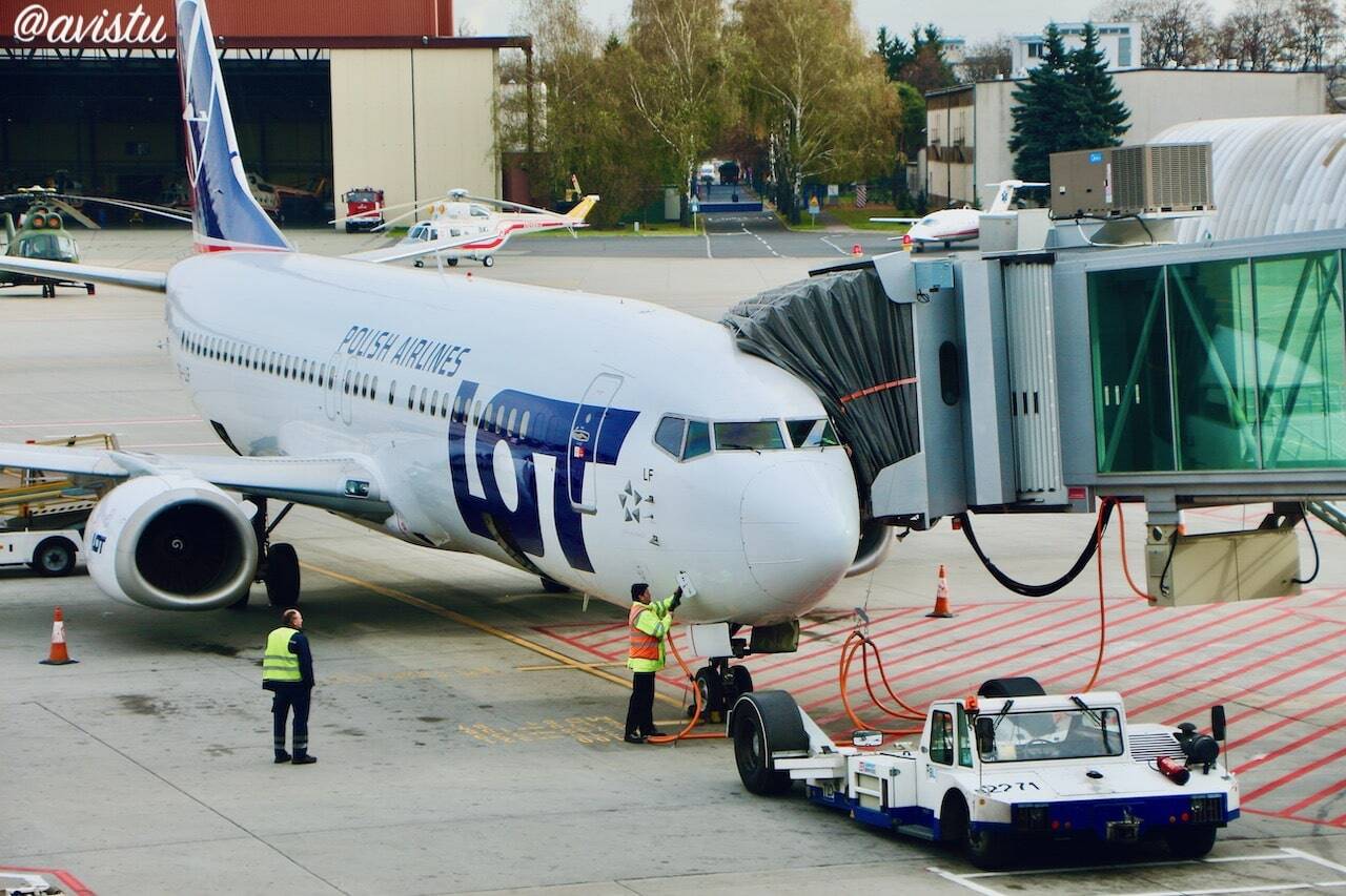 Un avión de la aerolínea polaca LOT en el Aeropuerto de Varsovia, Polonia [(c)Foto: @avistu]